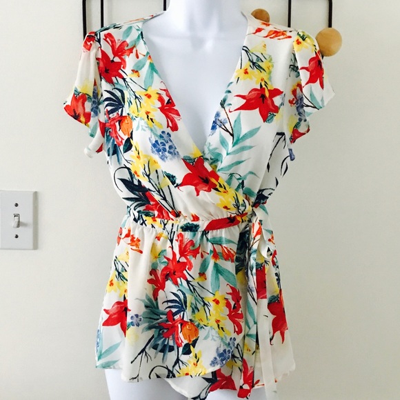 June and Hudson Tops - EUC June and Hudson flutter sleeve floral wrap top